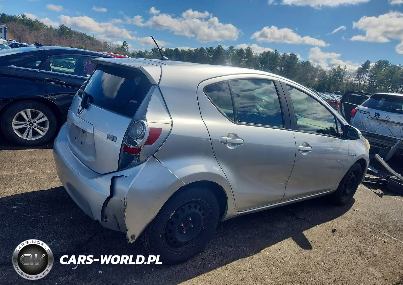 2012 Toyota Prius C Two VIN:JTDKDTB34C1508296 - 3