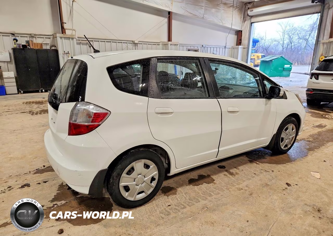 2013 Honda Fit VIN:JHMGE8G38DC024984 - 3