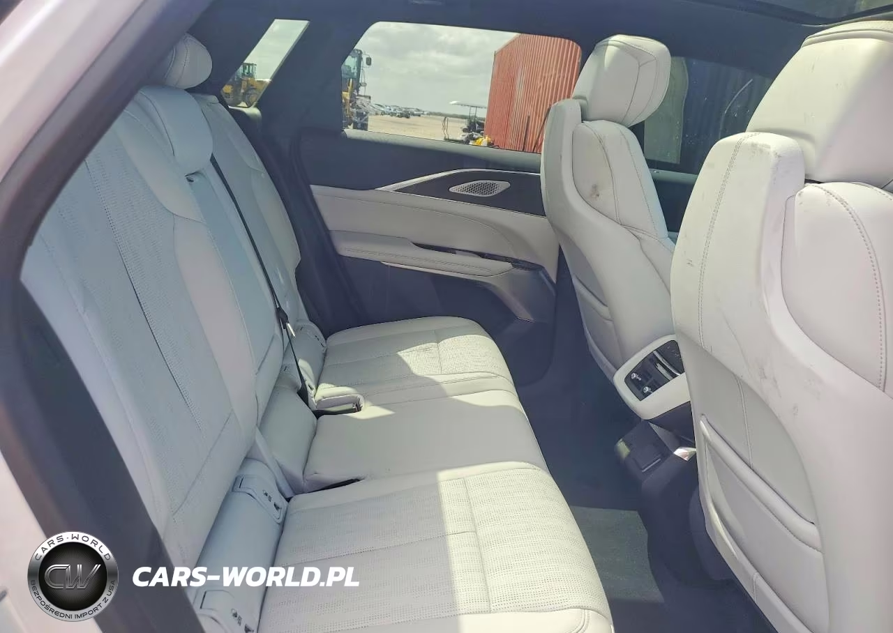 2024 Cadillac Lyriq Sport VIN:1GYKPWRL3RZ141944 - 11