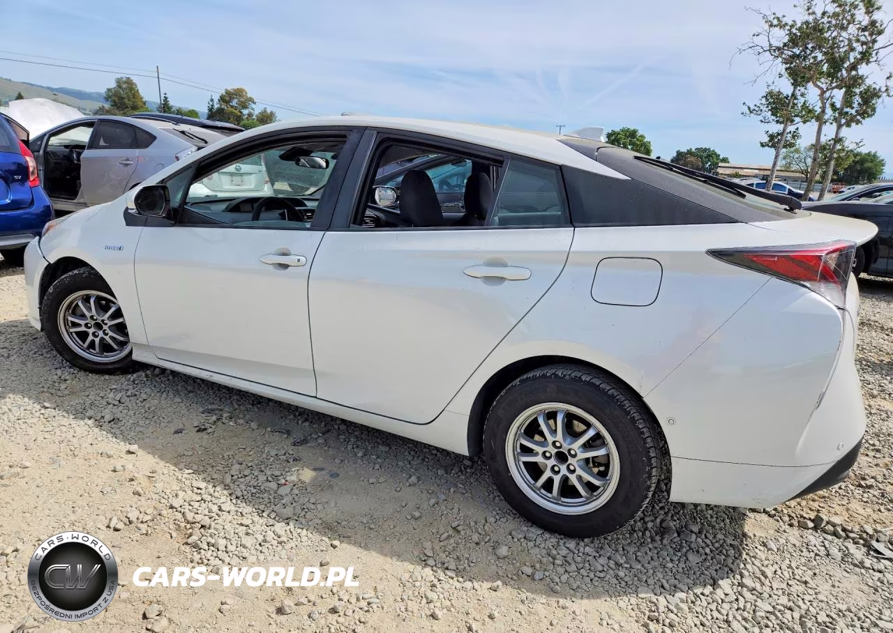 2018 Toyota Prius Two VIN:JTDKBRFU5J3076329 - 2