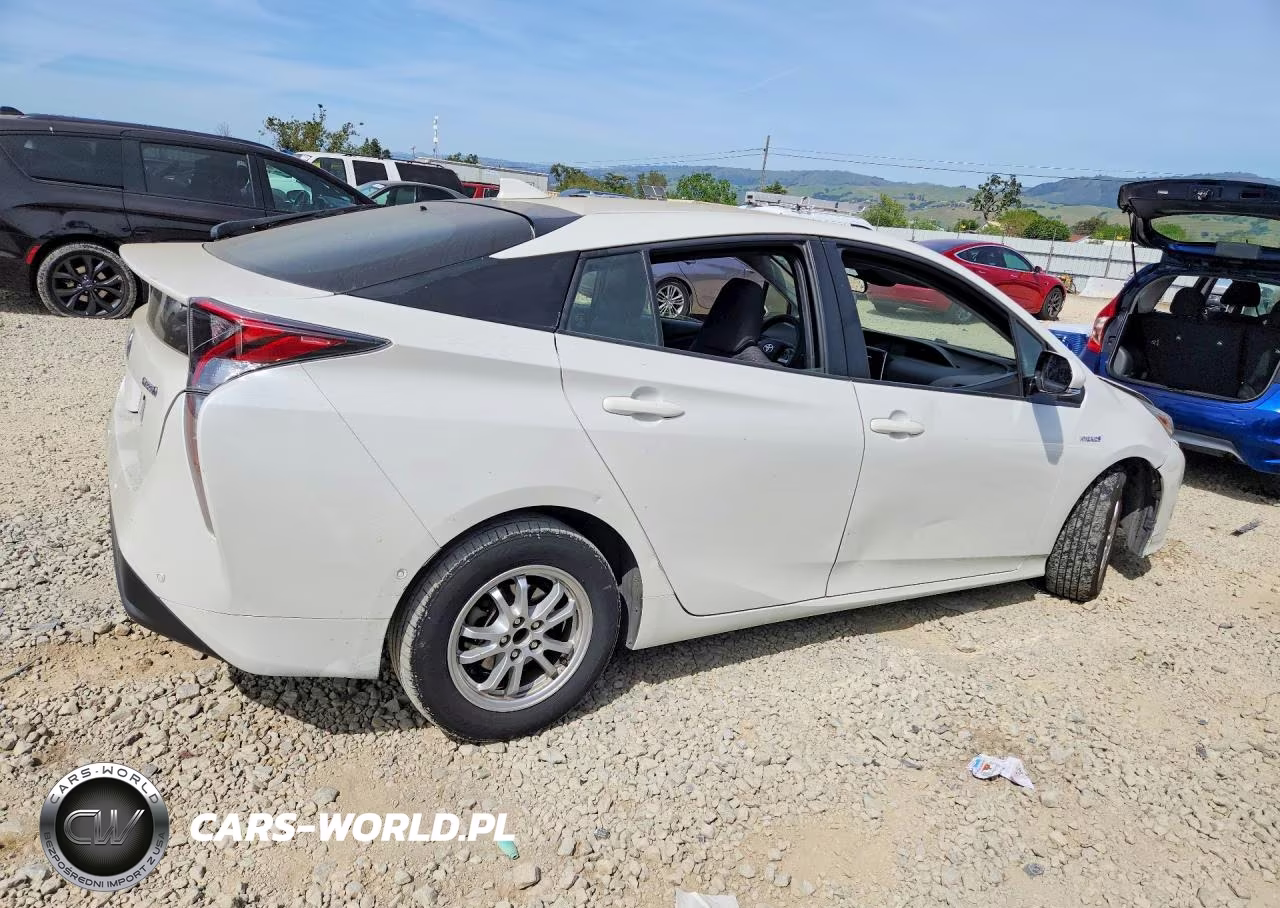 2018 Toyota Prius Two VIN:JTDKBRFU5J3076329 - 3