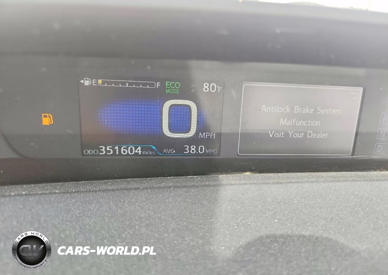 2018 Toyota Prius Two VIN:JTDKBRFU5J3076329 - 9