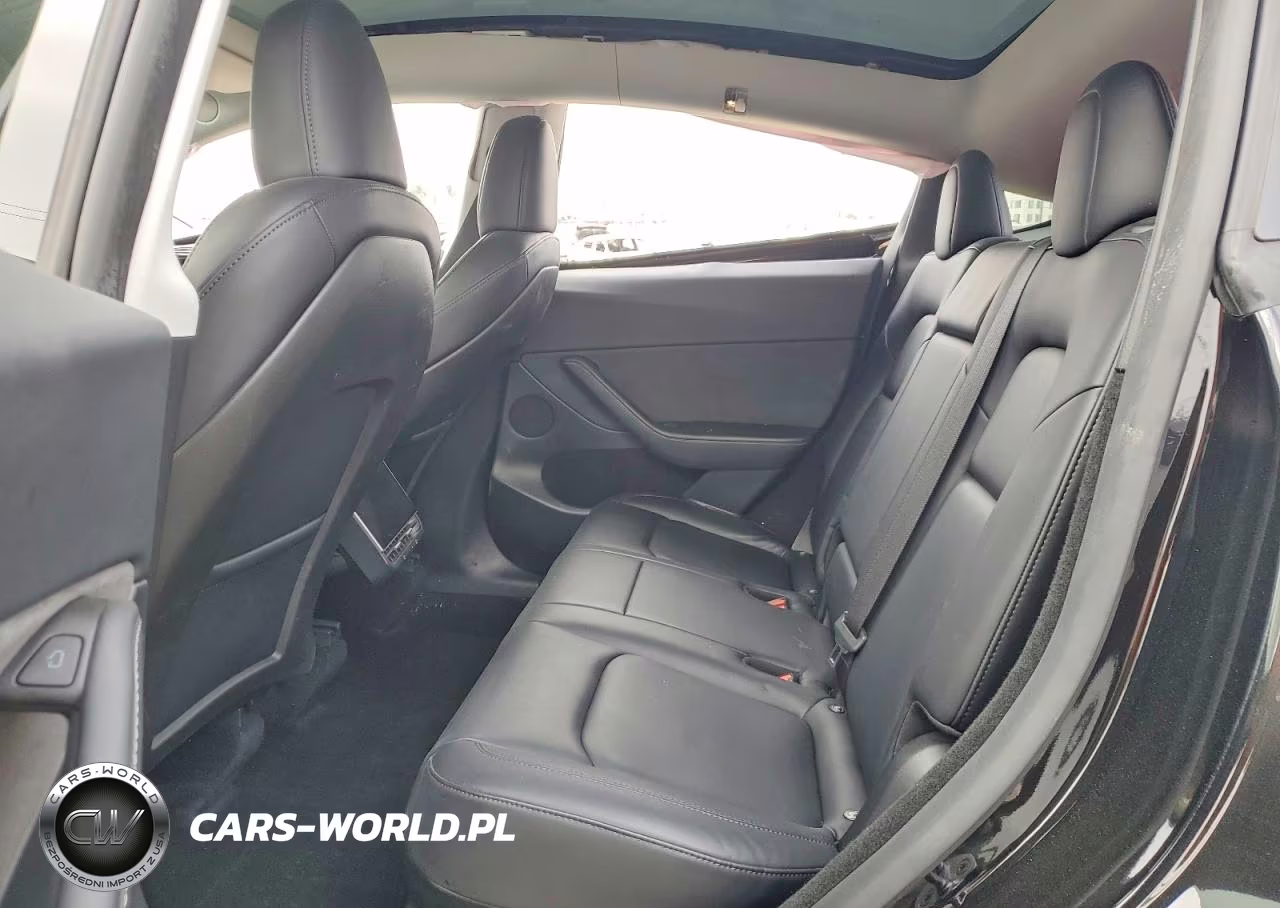 2024 Tesla Model Y VIN:7SAYGDED2RF158939 - 10