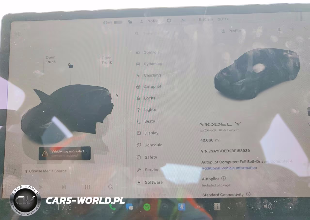 2024 Tesla Model Y VIN:7SAYGDED2RF158939 - 9
