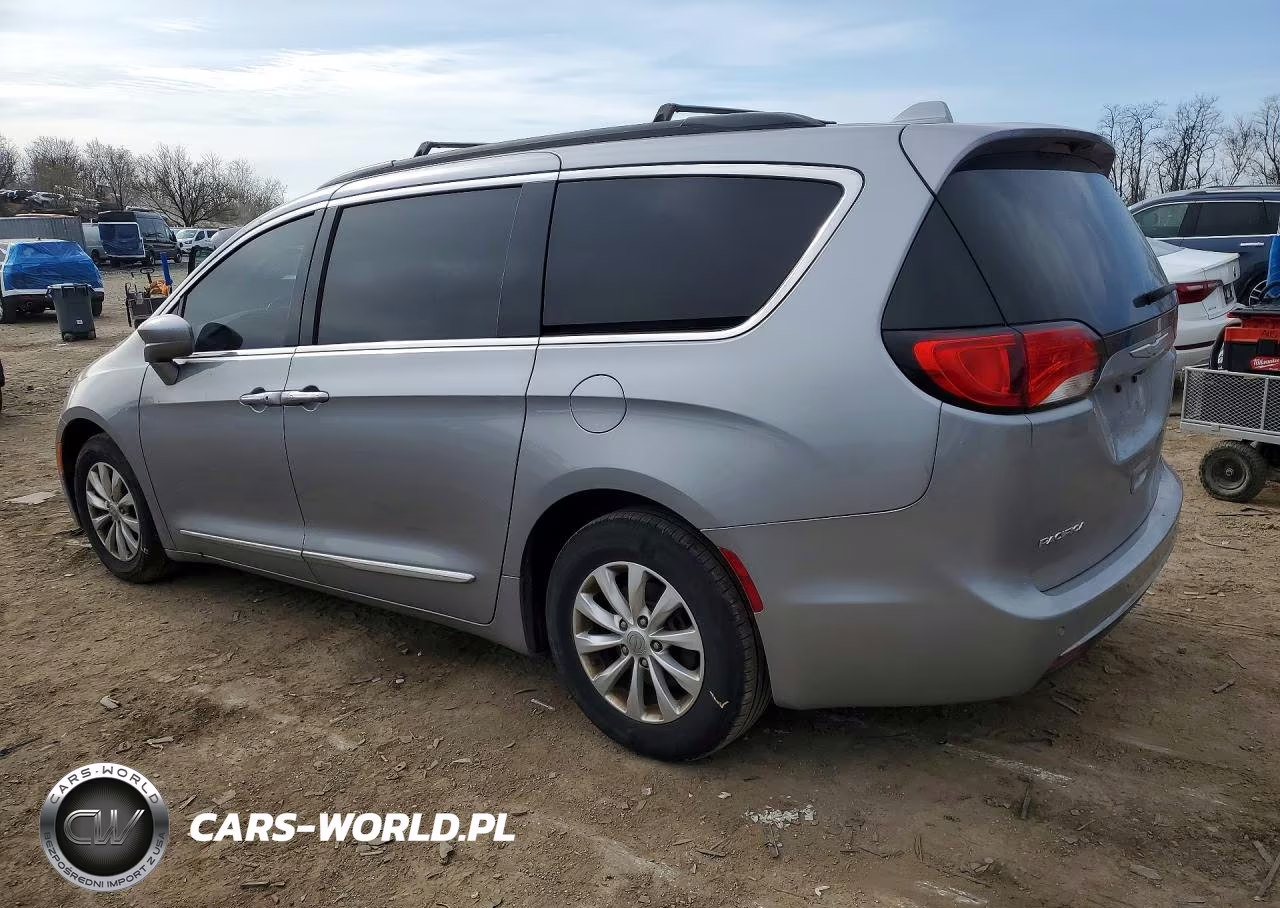 2017 Chrysler Pacifica Touring L VIN:2C4RC1BG8HR511889 - 2