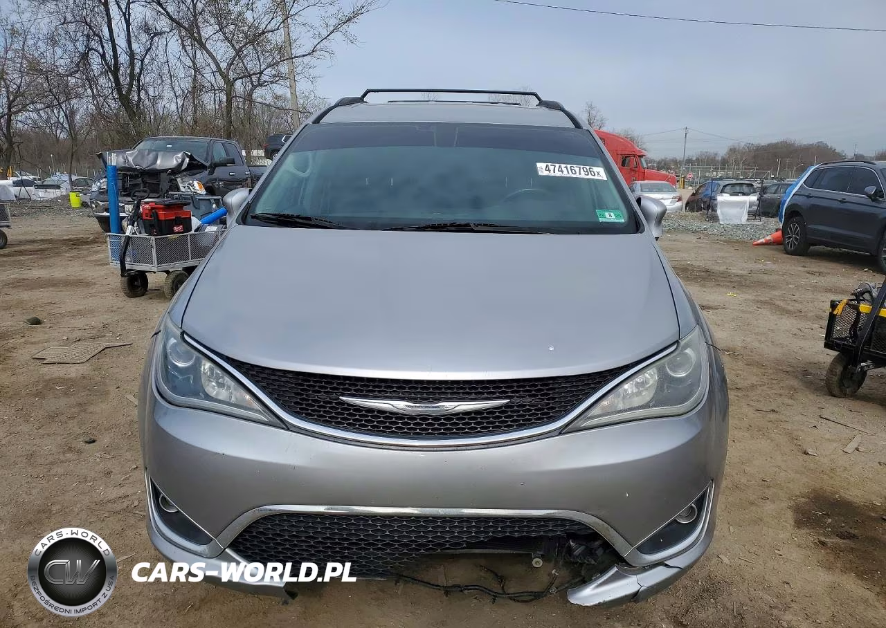 2017 Chrysler Pacifica Touring L VIN:2C4RC1BG8HR511889 - 5