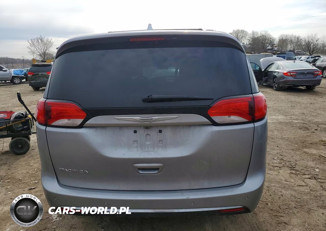 2017 Chrysler Pacifica Touring L VIN:2C4RC1BG8HR511889 - 6
