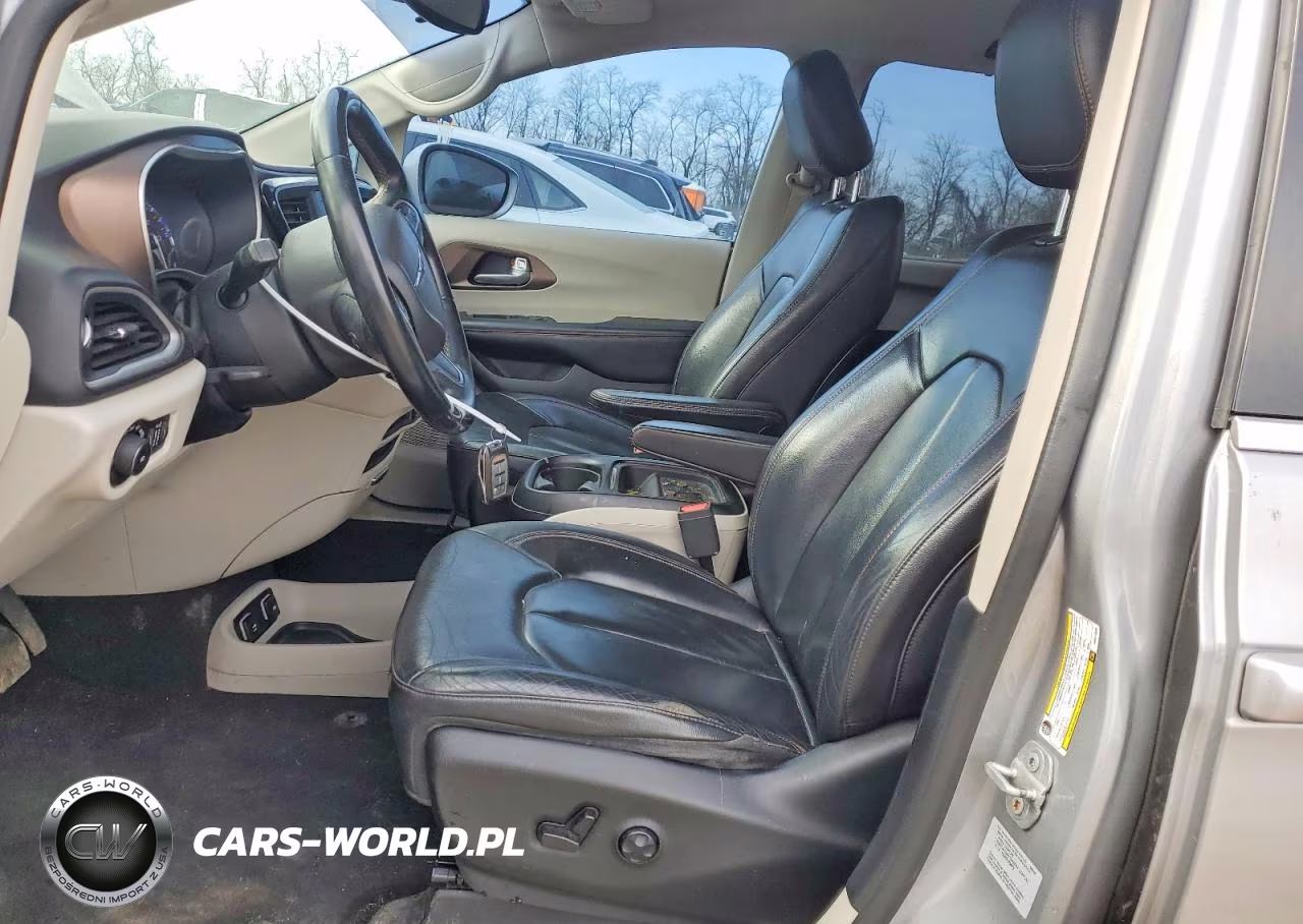 2017 Chrysler Pacifica Touring L VIN:2C4RC1BG8HR511889 - 7