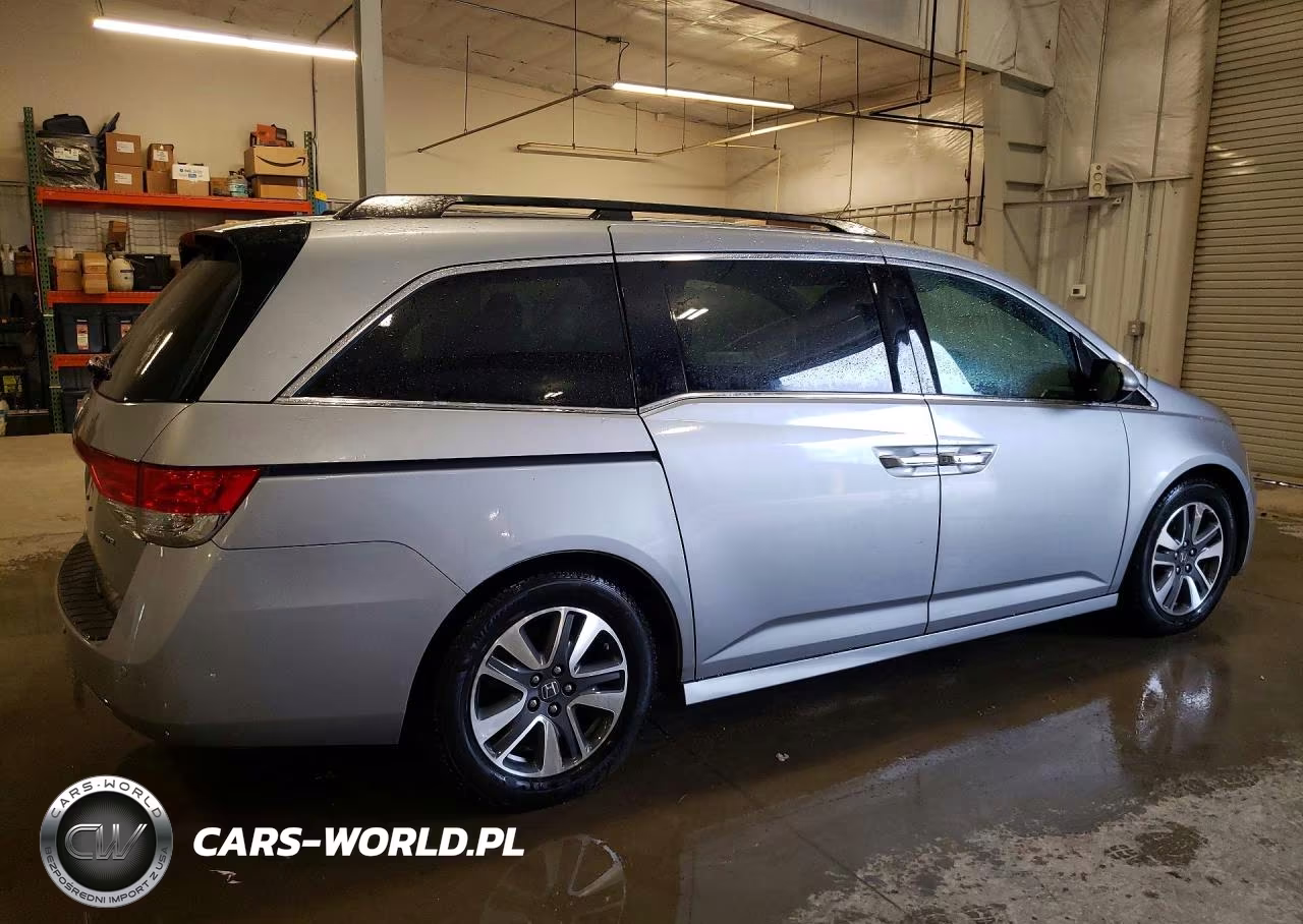 2016 Honda Odyssey Touring VIN:5FNRL5H95GB164659 - 3