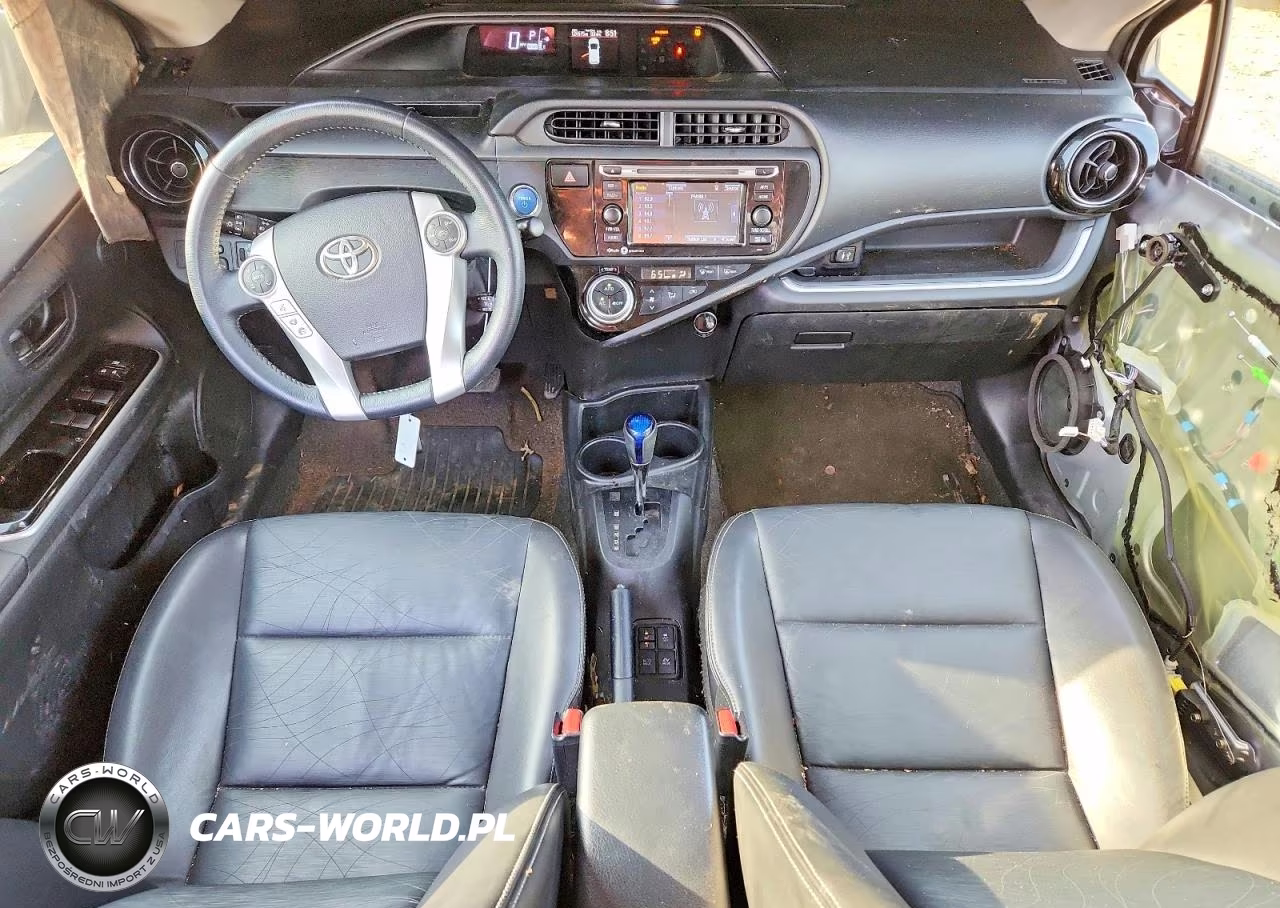 2015 Toyota Prius C Four VIN:JTDKDTB36F1089369 - 8