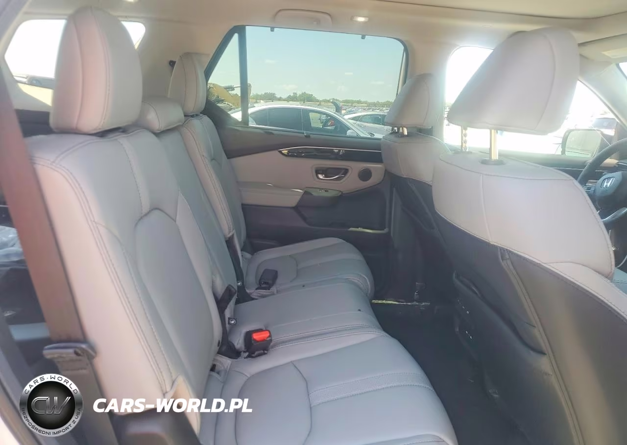 2025 Honda Pilot Touring VIN:5FNYG1H70SB176881 - 11