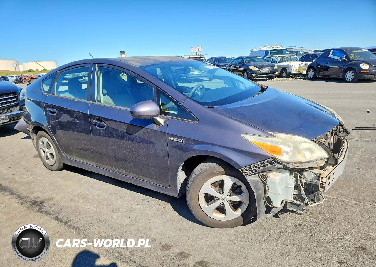 2013 Toyota Prius Two VIN:JTDKN3DU7D5652681 - 4