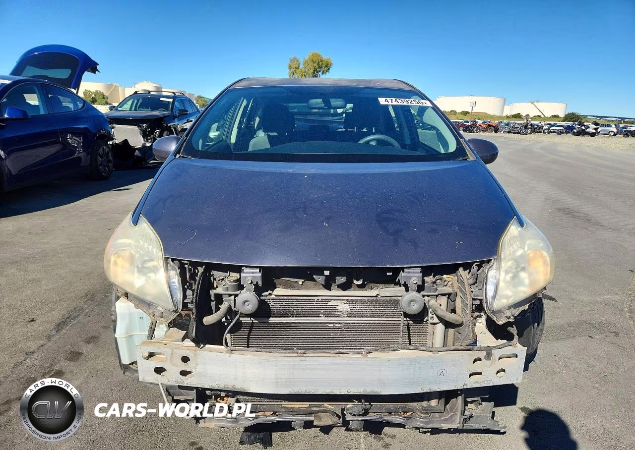 2013 Toyota Prius Two VIN:JTDKN3DU7D5652681 - 5