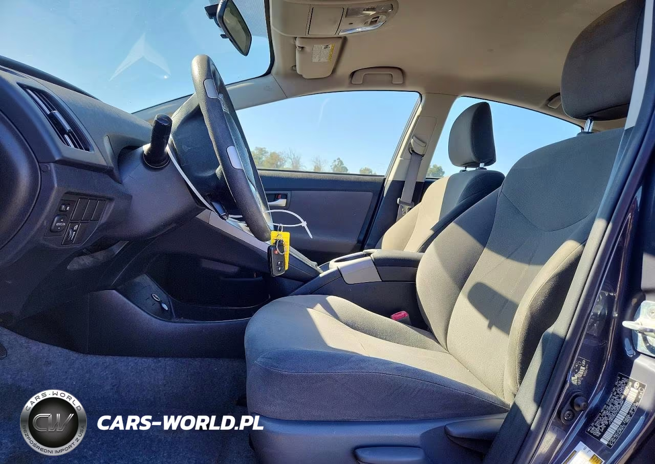 2013 Toyota Prius Two VIN:JTDKN3DU7D5652681 - 7
