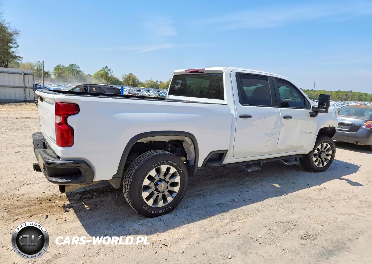 2024 Chevrolet Silverado K2500 Custom VIN:1GC4YMEY2RF274682 - 3