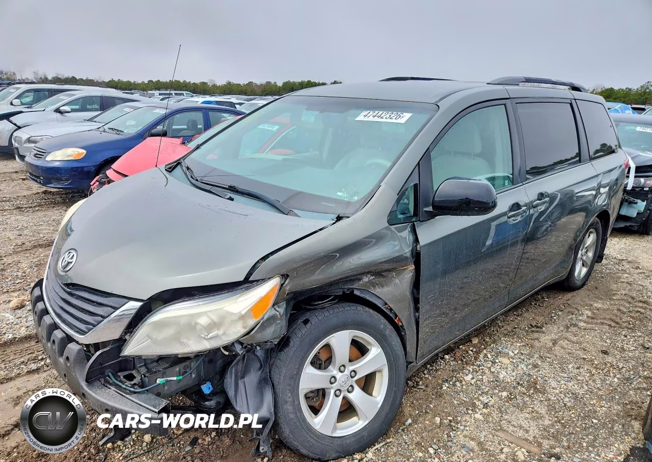 2013 Toyota Sienna Le 8-Passenger