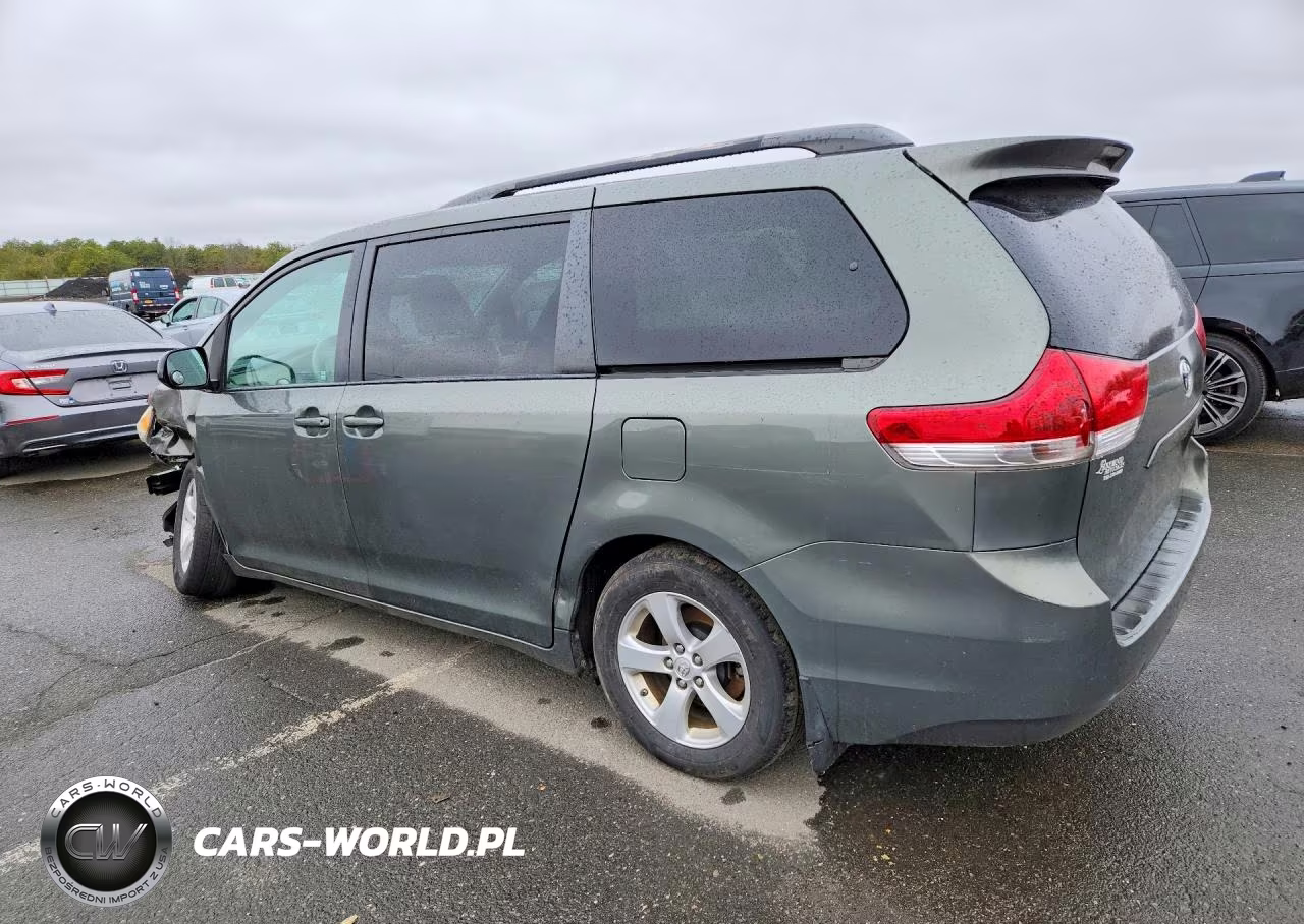 2013 Toyota Sienna Le 8-Passenger VIN:5TDKK3DC6DS325912 - 2