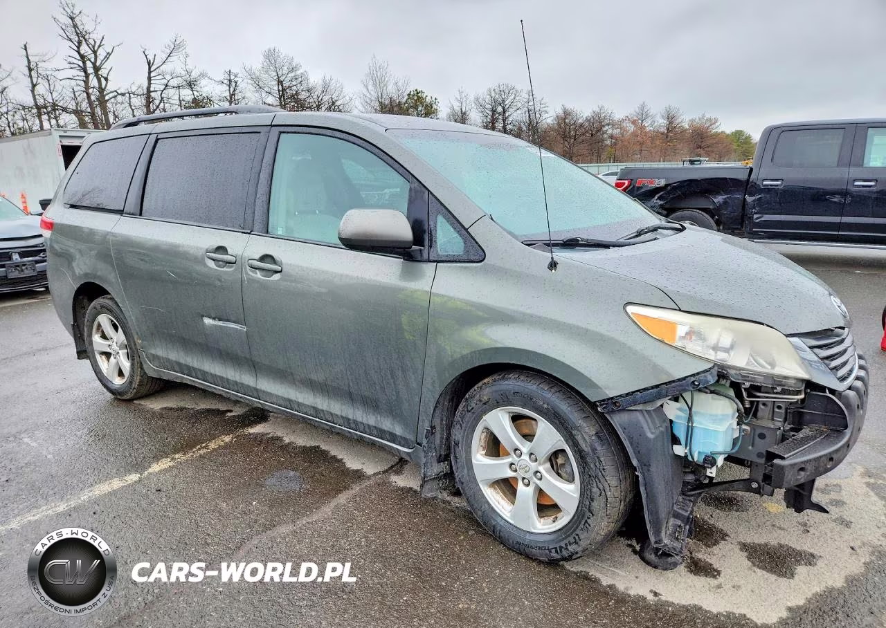 2013 Toyota Sienna Le 8-Passenger VIN:5TDKK3DC6DS325912 - 4