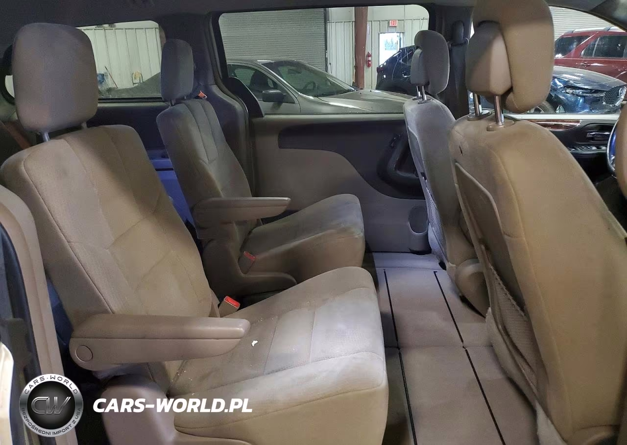 2011 Chrysler Town & Country Touring VIN:2A4RR5DG5BR608083 - 11