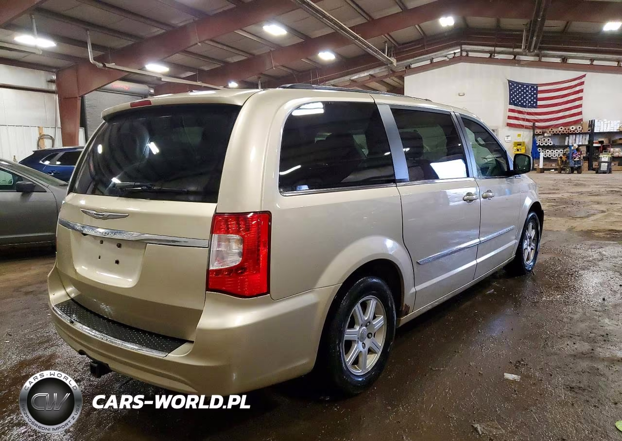 2011 Chrysler Town & Country Touring VIN:2A4RR5DG5BR608083 - 3