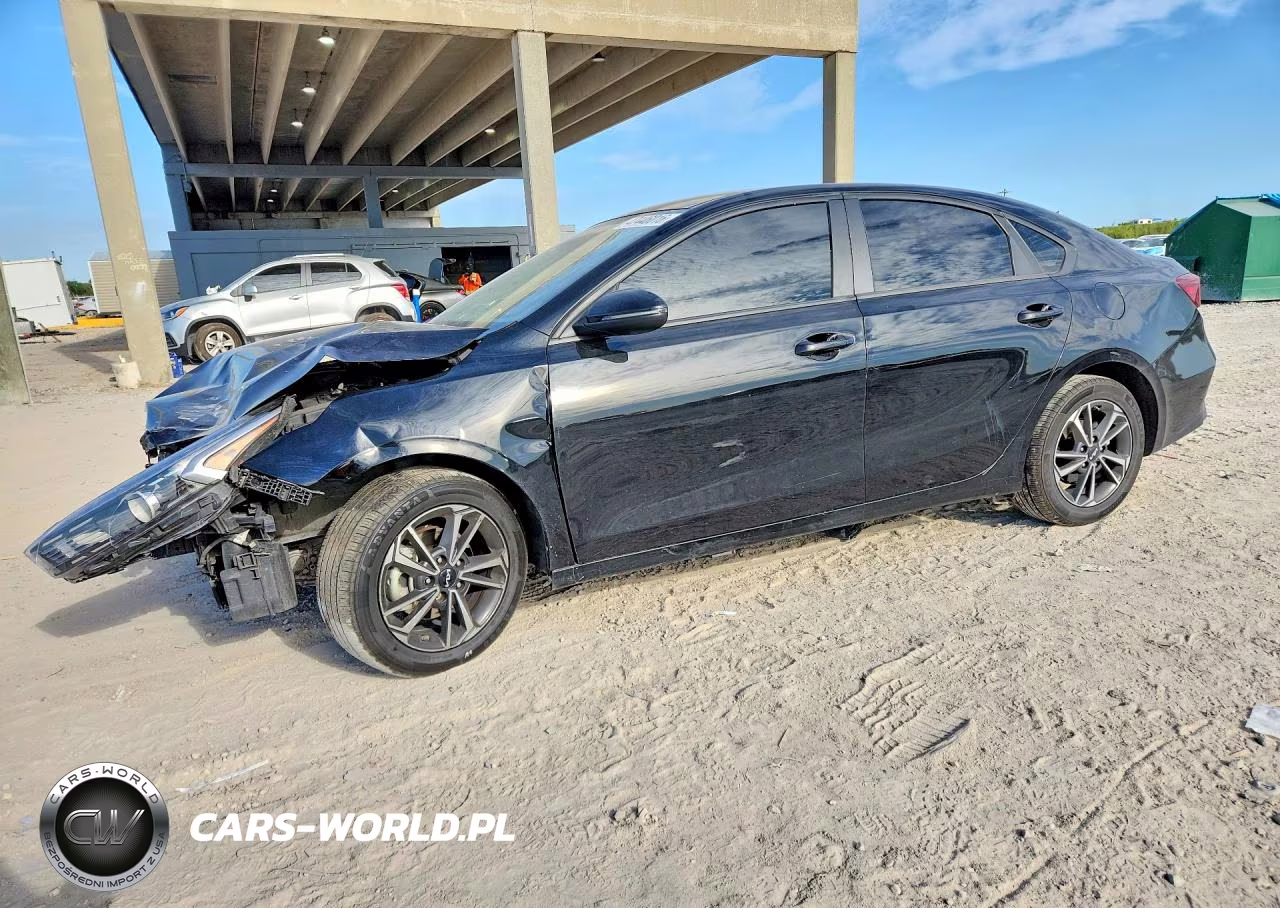 2024 Kia Forte Lxs – zdjęcie 1 z 12