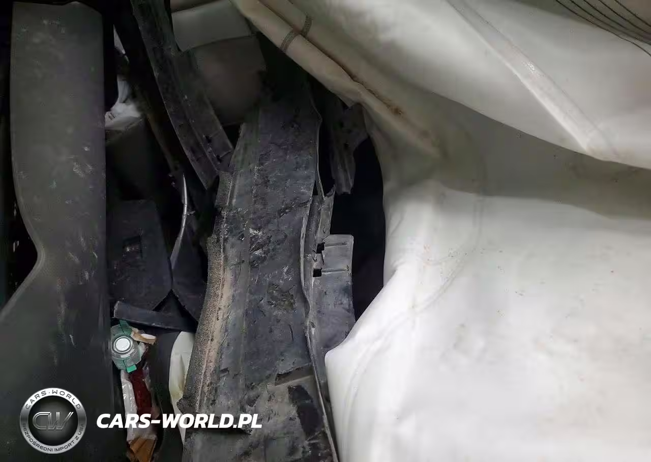 2024 Toyota Prius Le VIN:JTDACAAU6R3031946 - 10
