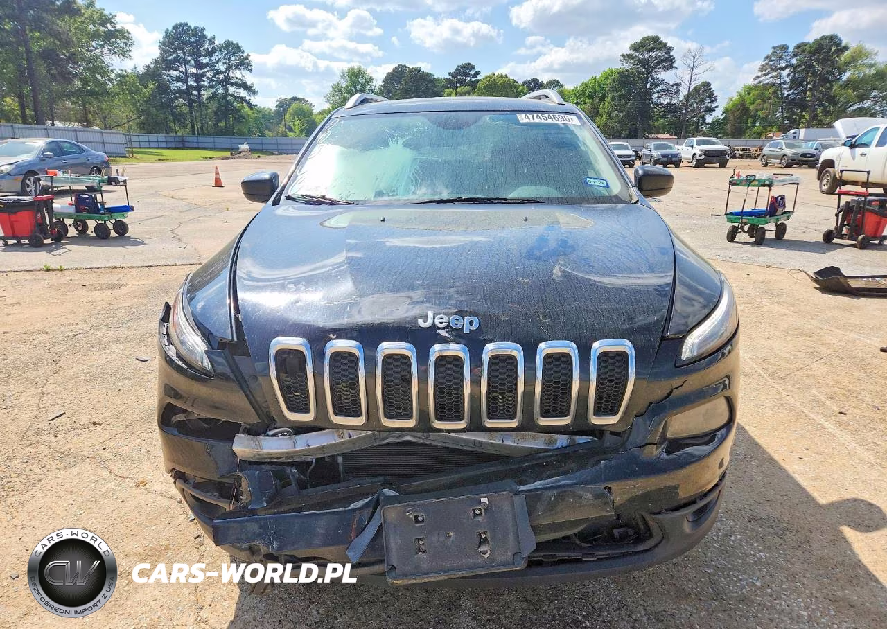 2018 Jeep Cherokee Latitude VIN:1C4PJLCB5JD513362 - 5