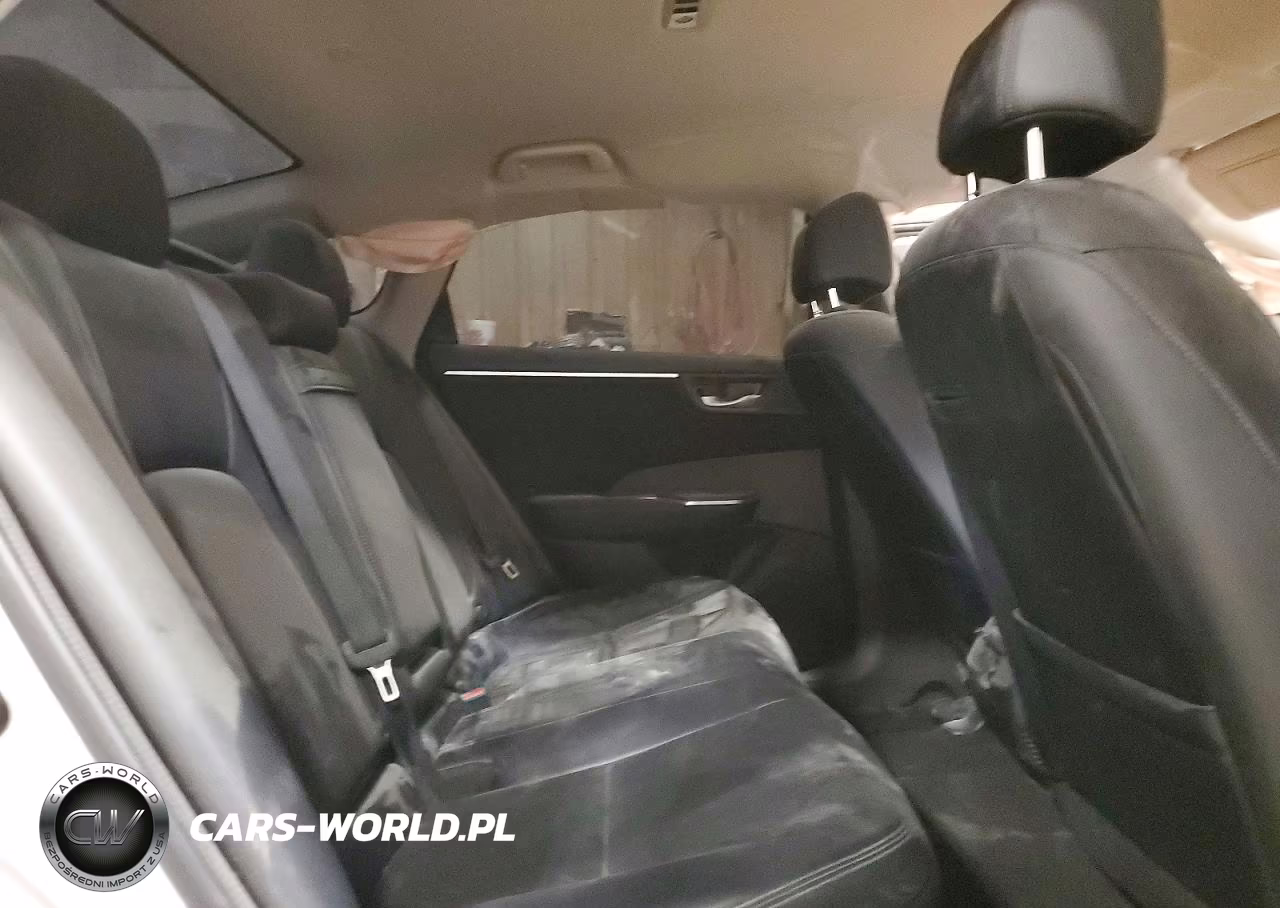 2018 Honda Clarity Touring VIN:JHMZC5F33JC001672 - 10
