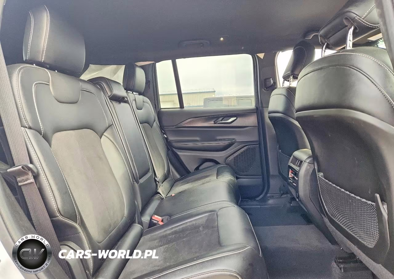 2023 Jeep Grand Cherokee Laredo VIN:1C4RJHAG8P8852154 - 11