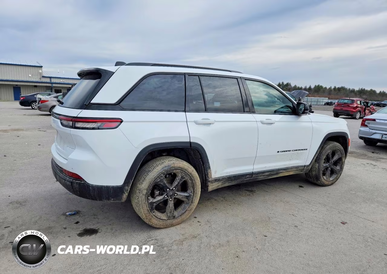 2023 Jeep Grand Cherokee Laredo VIN:1C4RJHAG8P8852154 - 3