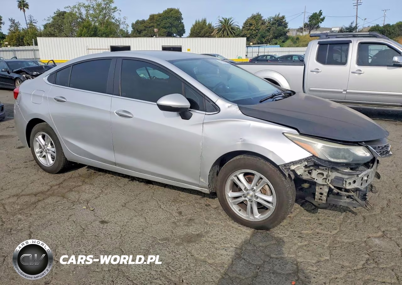 2017 Chevrolet Cruze Lt VIN:1G1BE5SM9H7247102 - 4