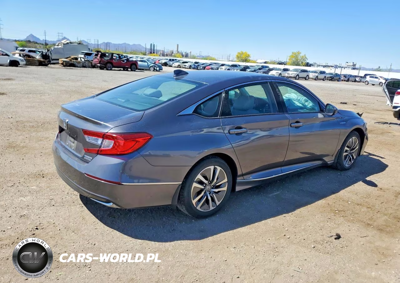 2018 Honda Accord Touring Hybrid VIN:1HGCV3F92JA011066 - 3
