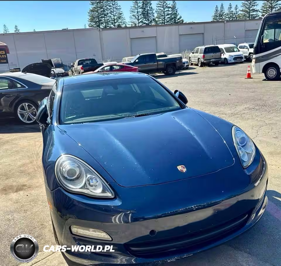 2012 Porsche Panamera 2