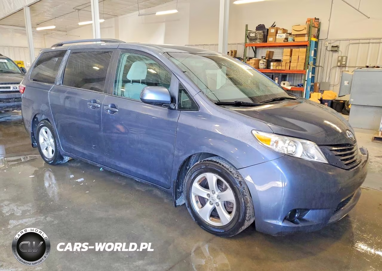 2015 Toyota Sienna VIN:5TDKK3DC2FS579121 - 4