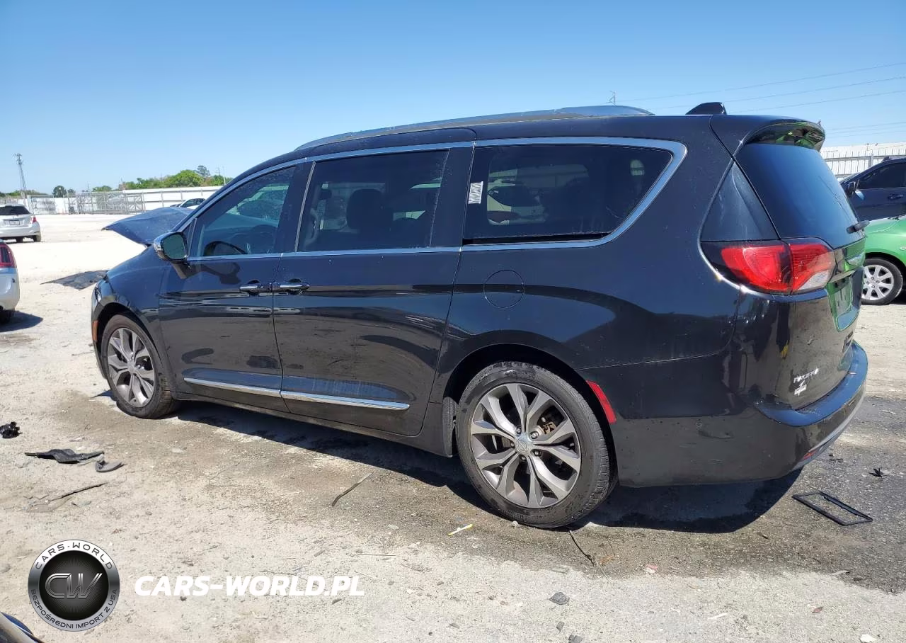 2017 Chrysler Pacifica Limited VIN:2C4RC1GGXHR770845 - 2