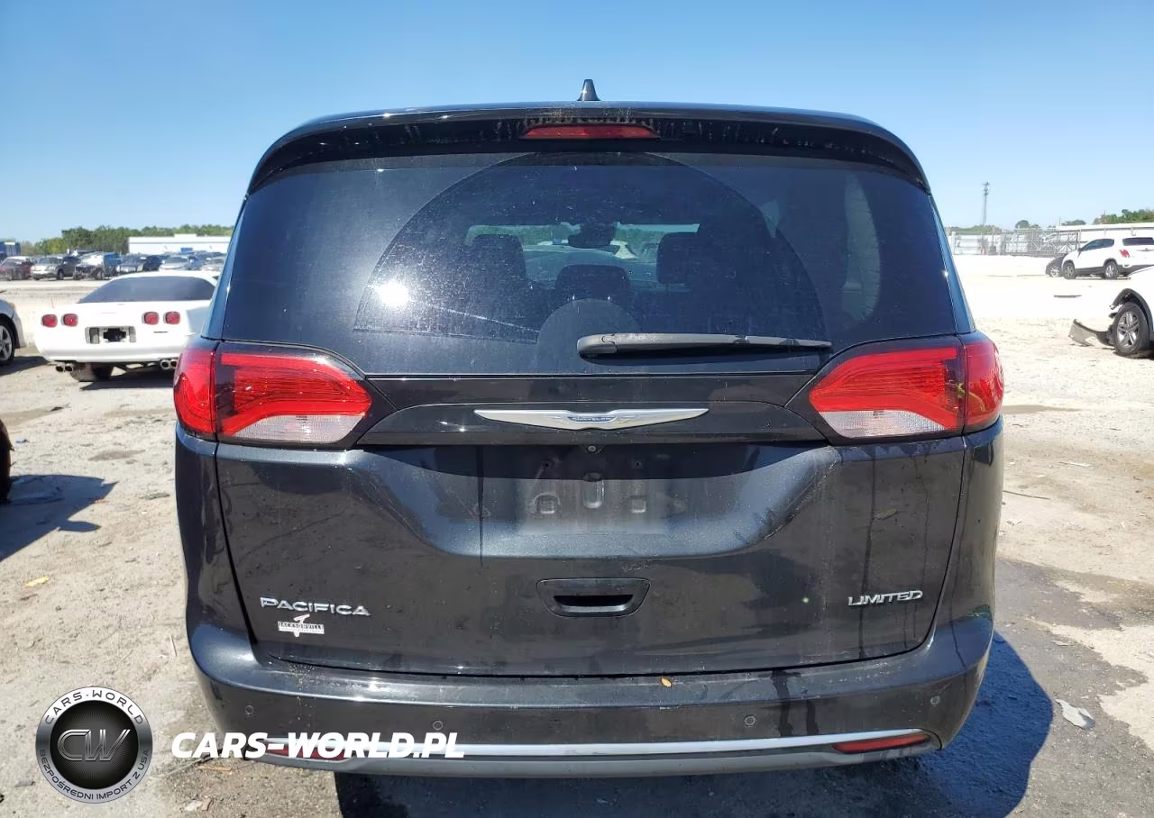 2017 Chrysler Pacifica Limited VIN:2C4RC1GGXHR770845 - 6
