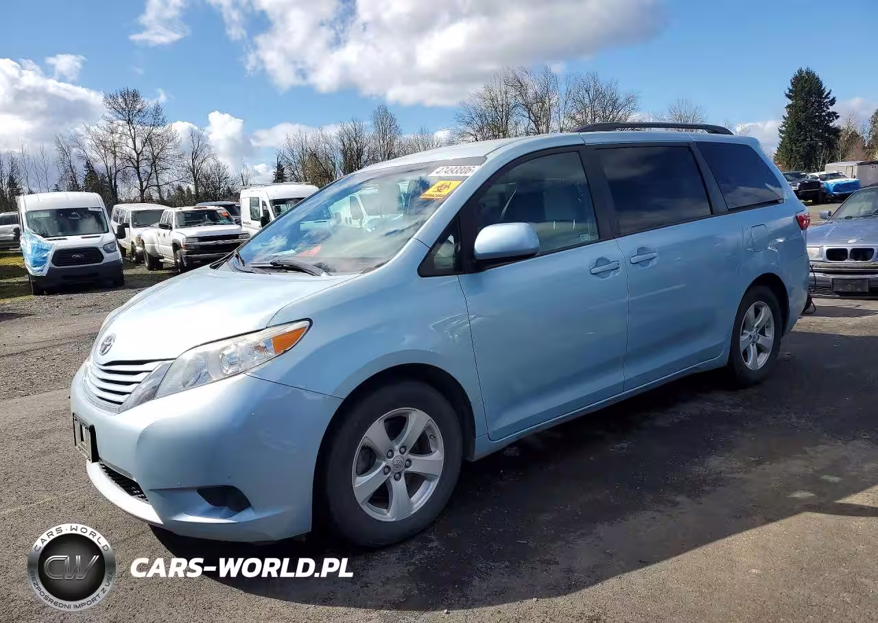 2015 Toyota Sienna Le 8-Passenger