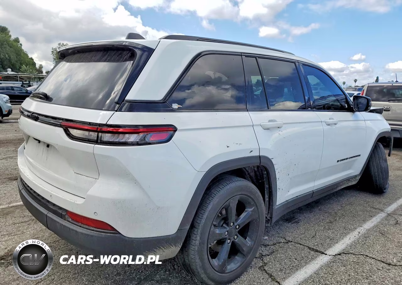 2022 Jeep Grand Cherokee Laredo VIN:1C4RJHAG3N8589049 - 3