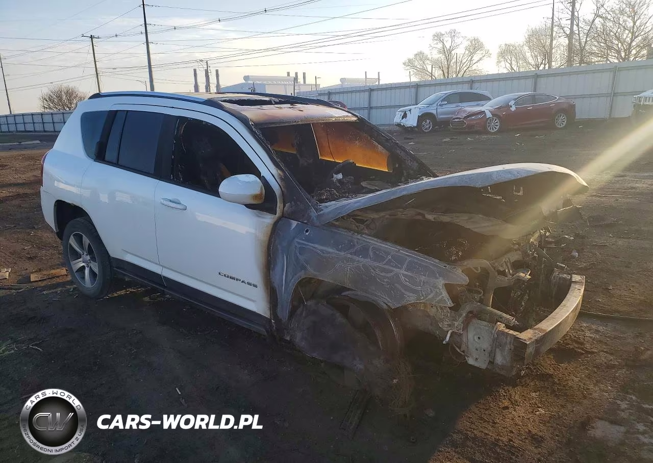 2016 Jeep Compass Latitude VIN:1C4NJDEB6GD558586 - 4