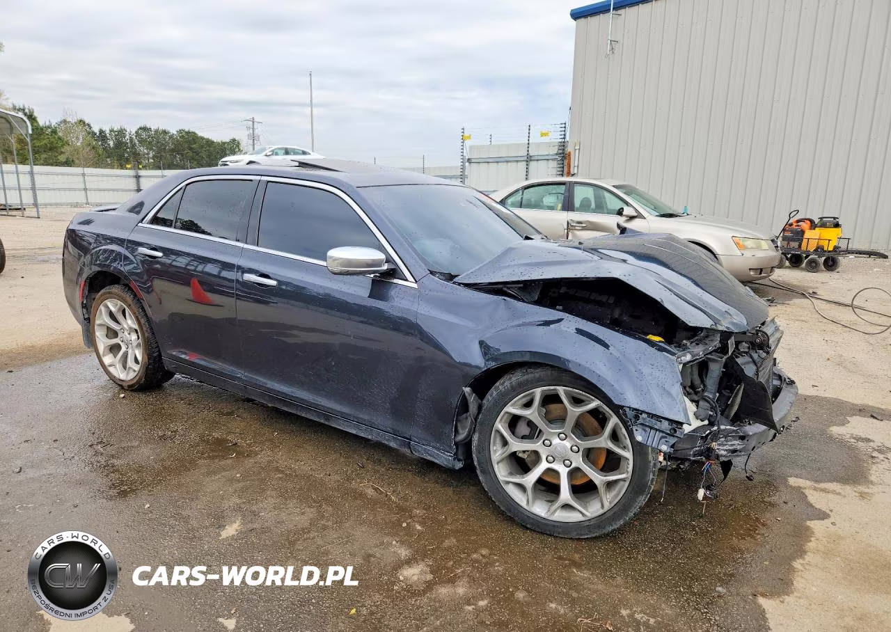 2018 Chrysler 300C VIN:2C3CCAPTXJH181443 - 4