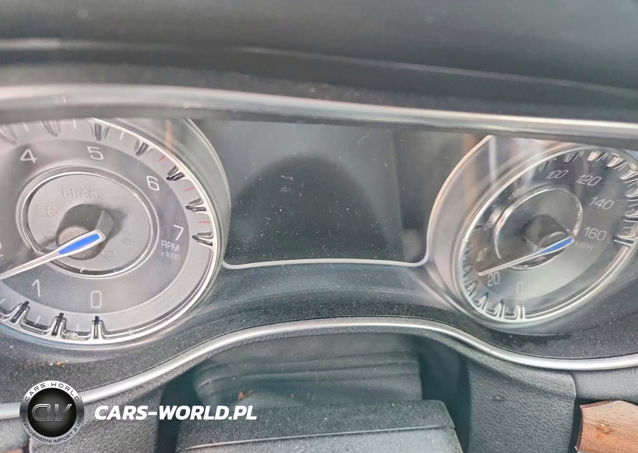 2018 Chrysler 300C VIN:2C3CCAPTXJH181443 - 9