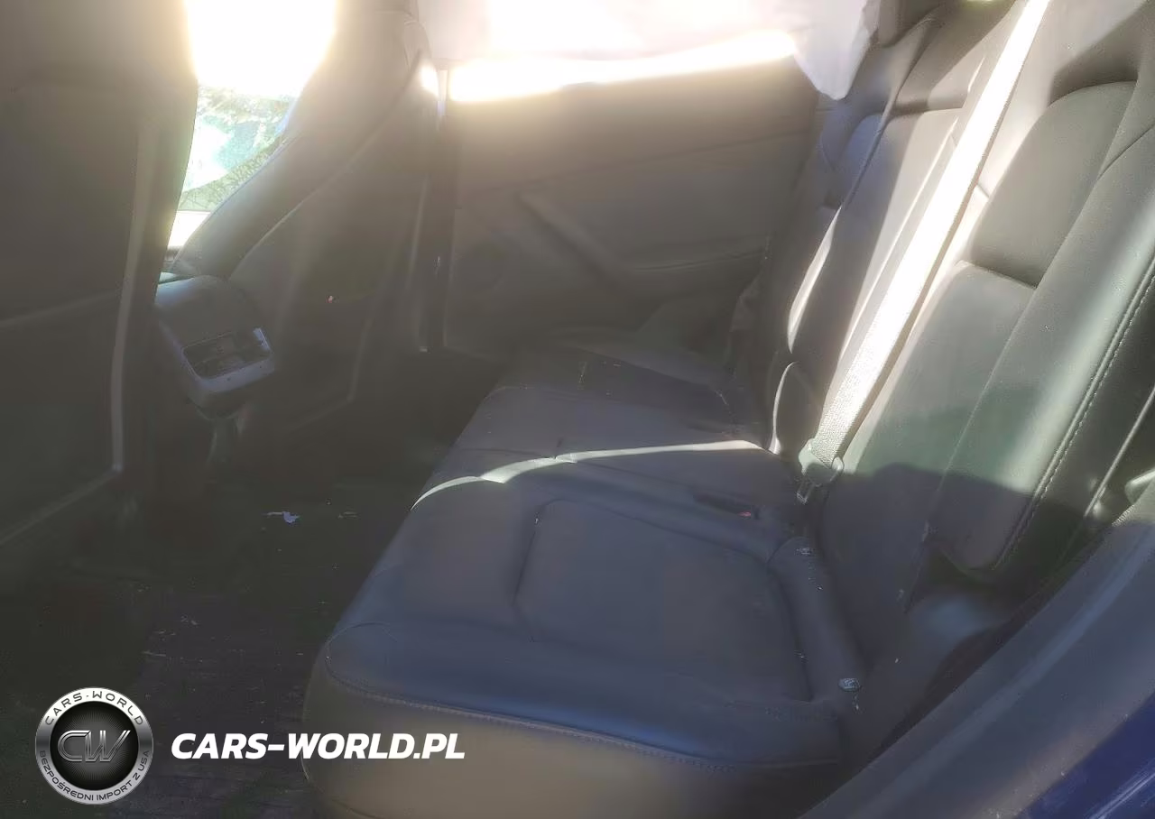 2022 Tesla Model Y VIN:7SAYGDEE1NF387177 - 10