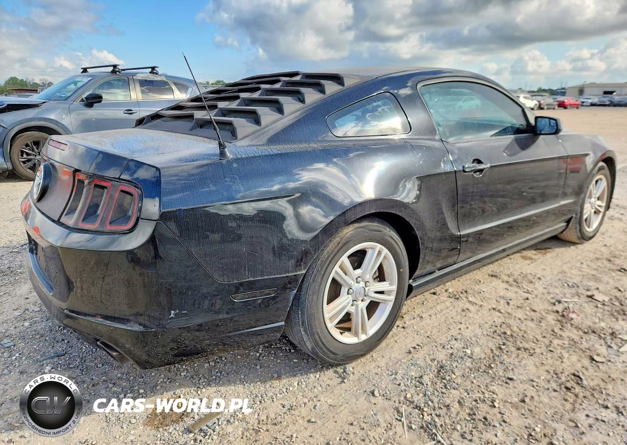2013 Ford Mustang VIN:1ZVBP8AM4D5275963 - 3