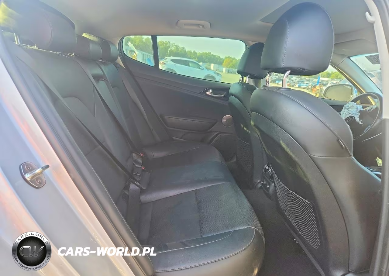 2018 Kia Stinger Premium VIN:KNAE25LA8J6015312 - 10