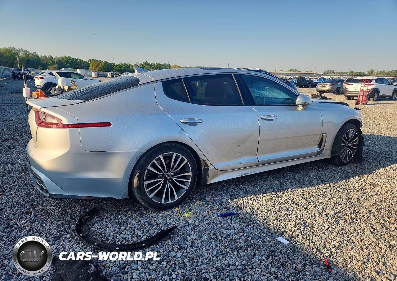 2018 Kia Stinger Premium VIN:KNAE25LA8J6015312 - 3