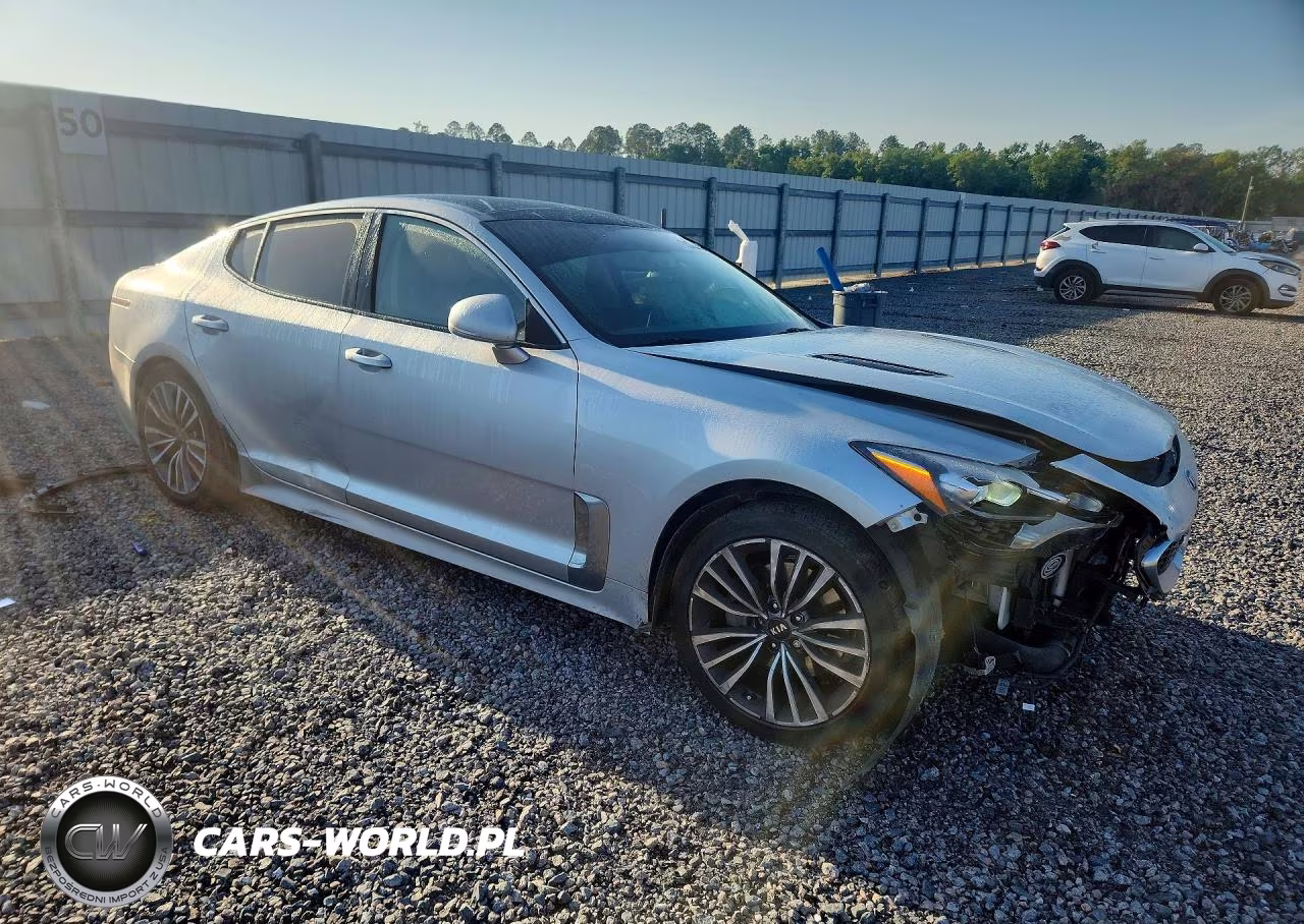2018 Kia Stinger Premium VIN:KNAE25LA8J6015312 - 4