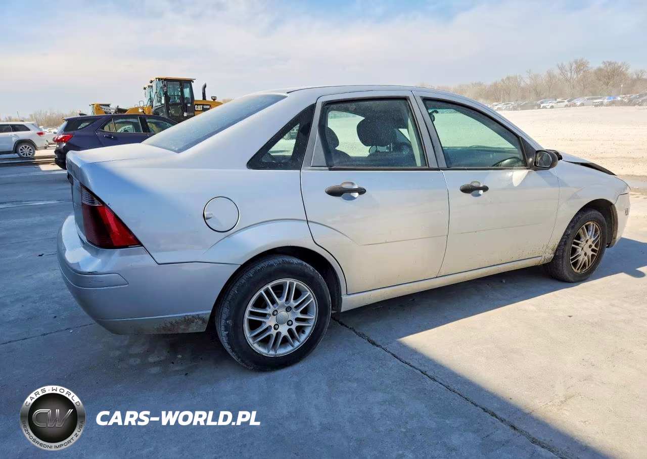 2007 Ford Focus Zx4 VIN:1FAHP34N37W217447 - 3