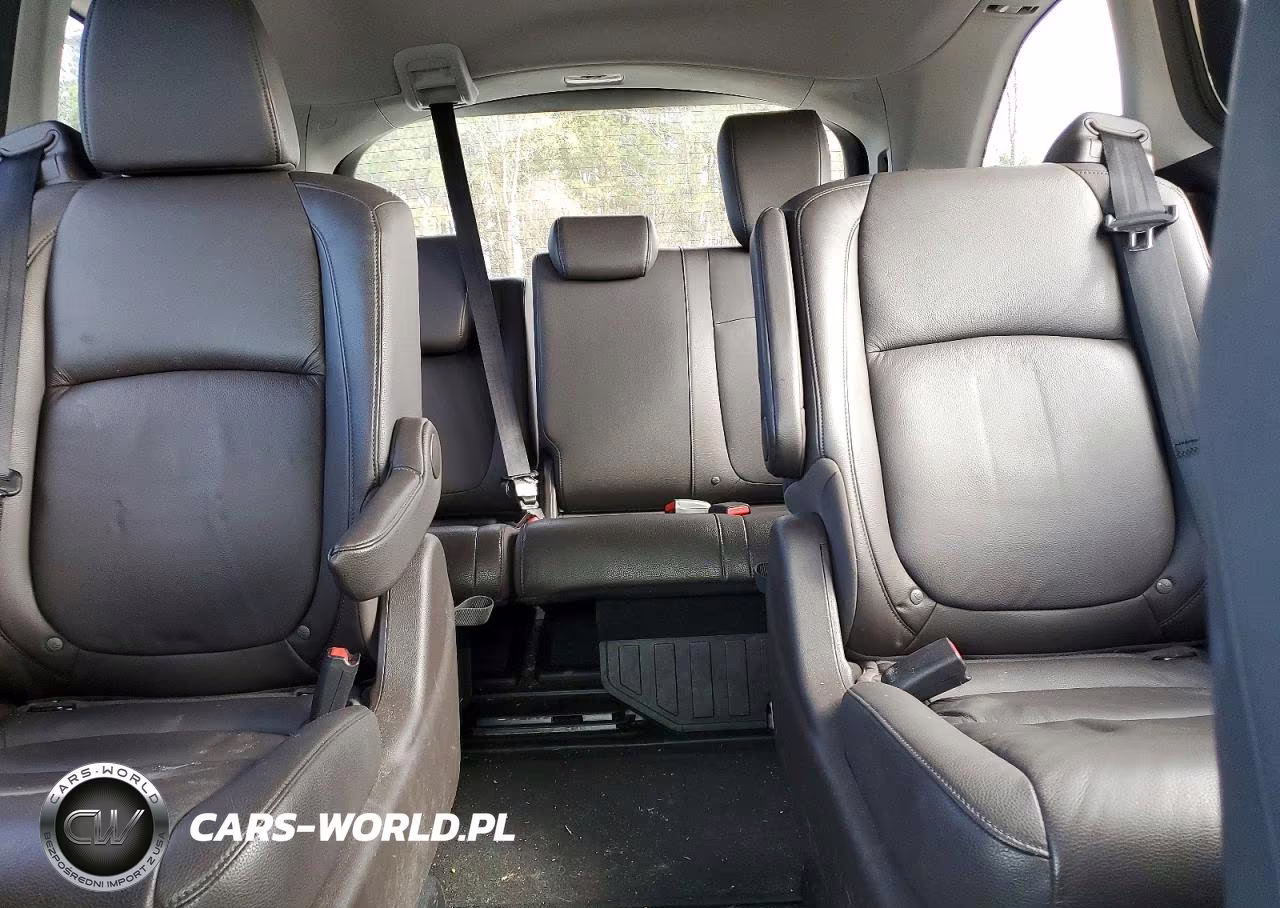2018 Honda Odyssey Touring VIN:5FNRL6H85JB039374 - 10