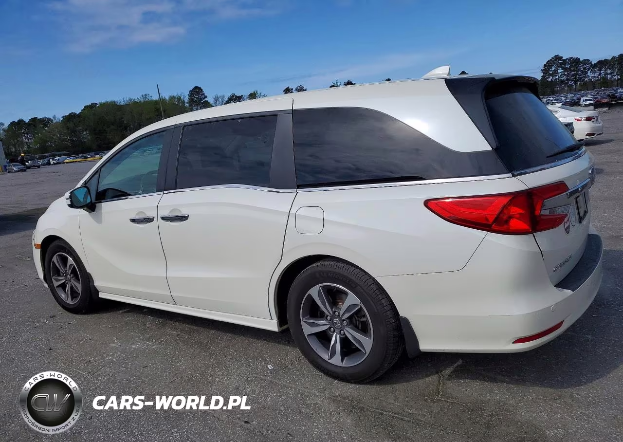 2018 Honda Odyssey Touring VIN:5FNRL6H85JB039374 - 2
