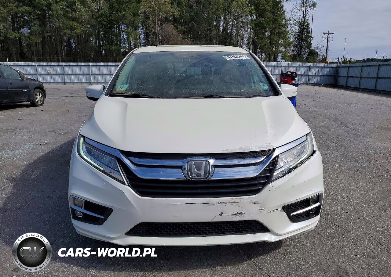 2018 Honda Odyssey Touring VIN:5FNRL6H85JB039374 - 5